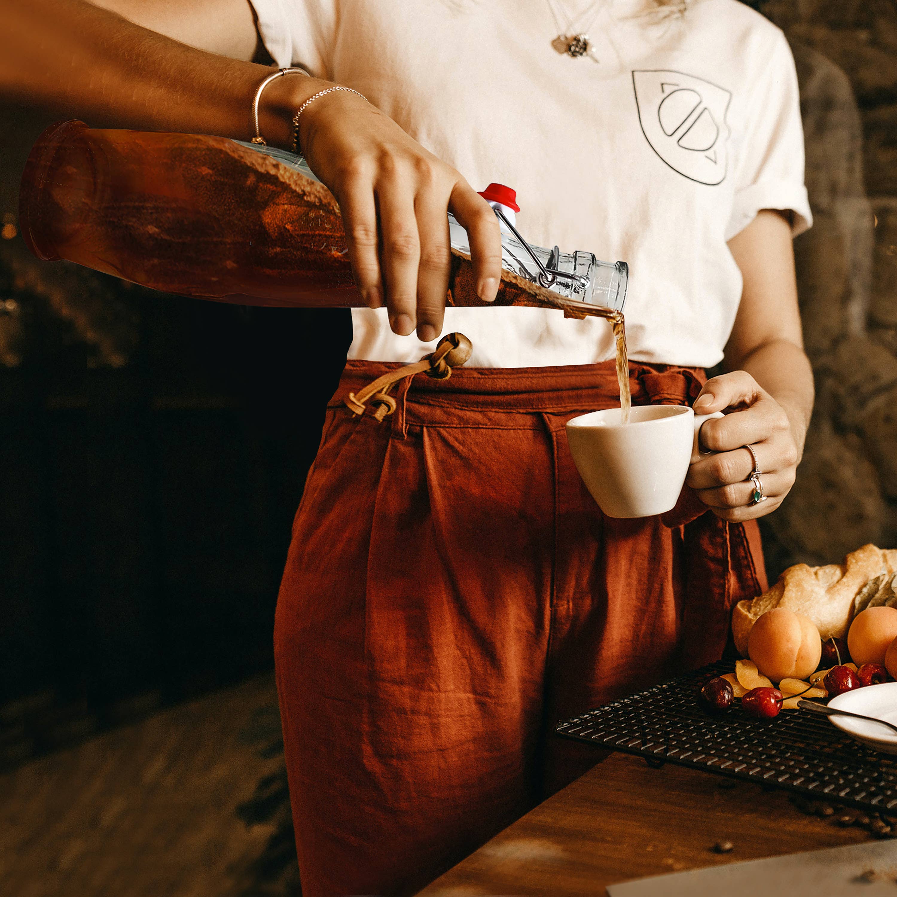 Nevlers - Wholesale Milk/Juice Bottle - Glass Swing Top Bottles - 33 oz. Teardrop Design (Set of 6)4