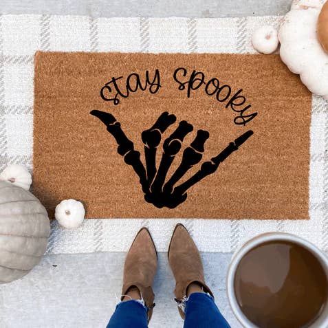 Restez Spooky pour la vente par The Doormat Company