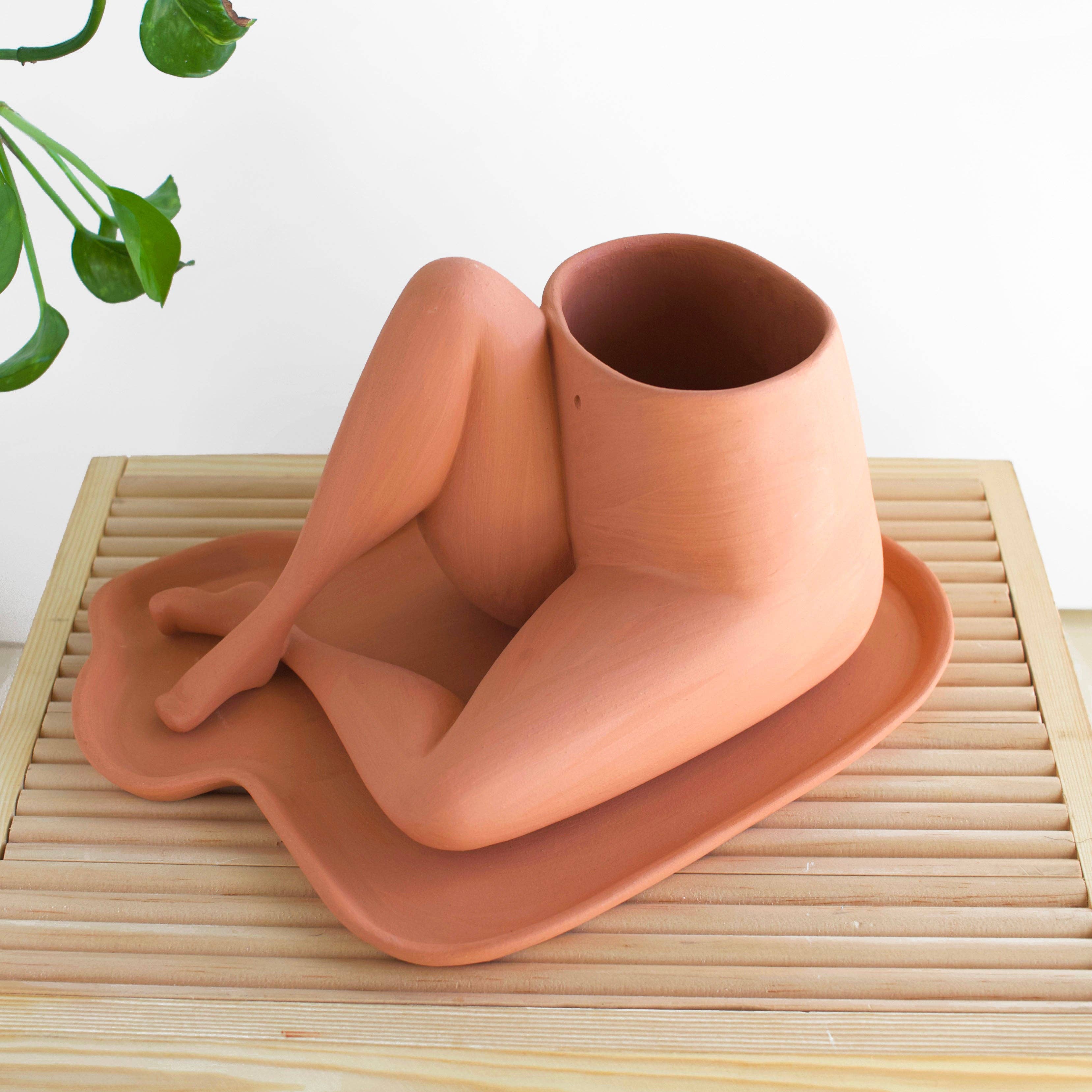 Doma Studios - Wholesale Plant Pot - Relaxed Leggy - Terracotta1