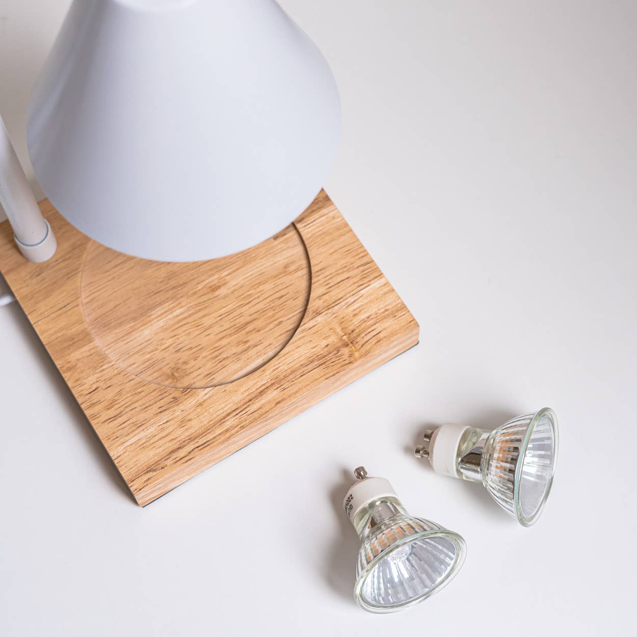 Flamingueo - Wholesale Accent/Desk Lamp - Candle warmer lamp (candle not included & EUROPEAN plug)2