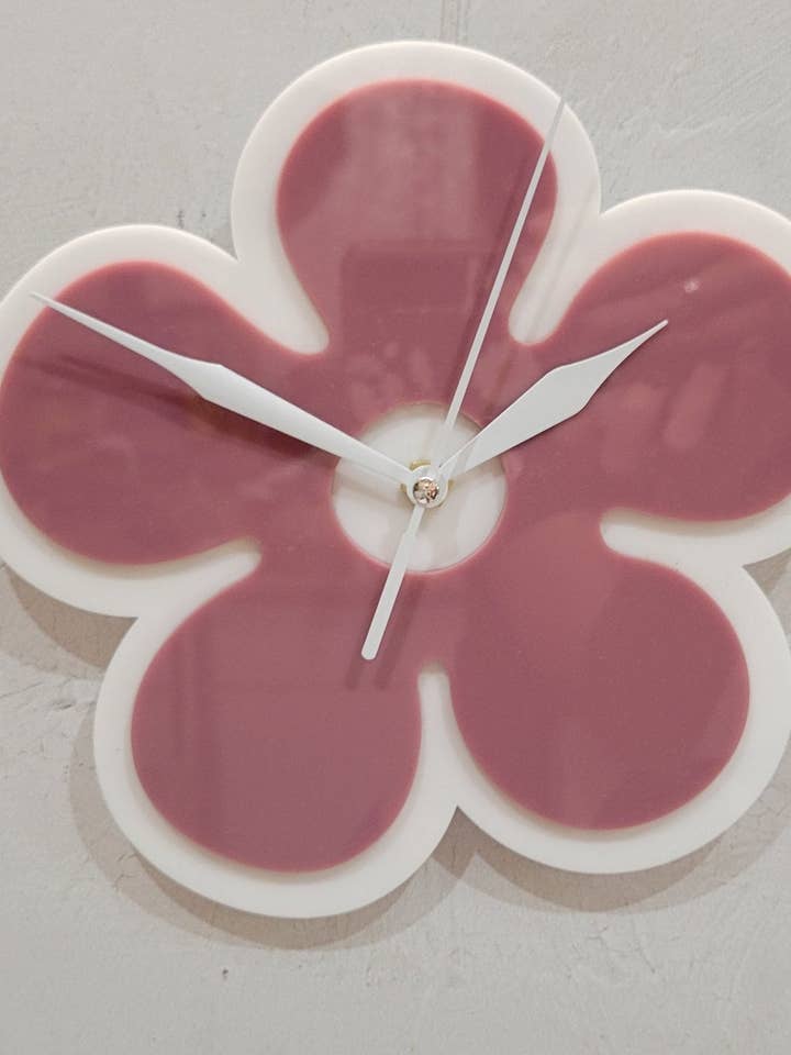 Reloj de pared con forma de minimargarita, color malva para venta al por mayor de Shelfish Modern