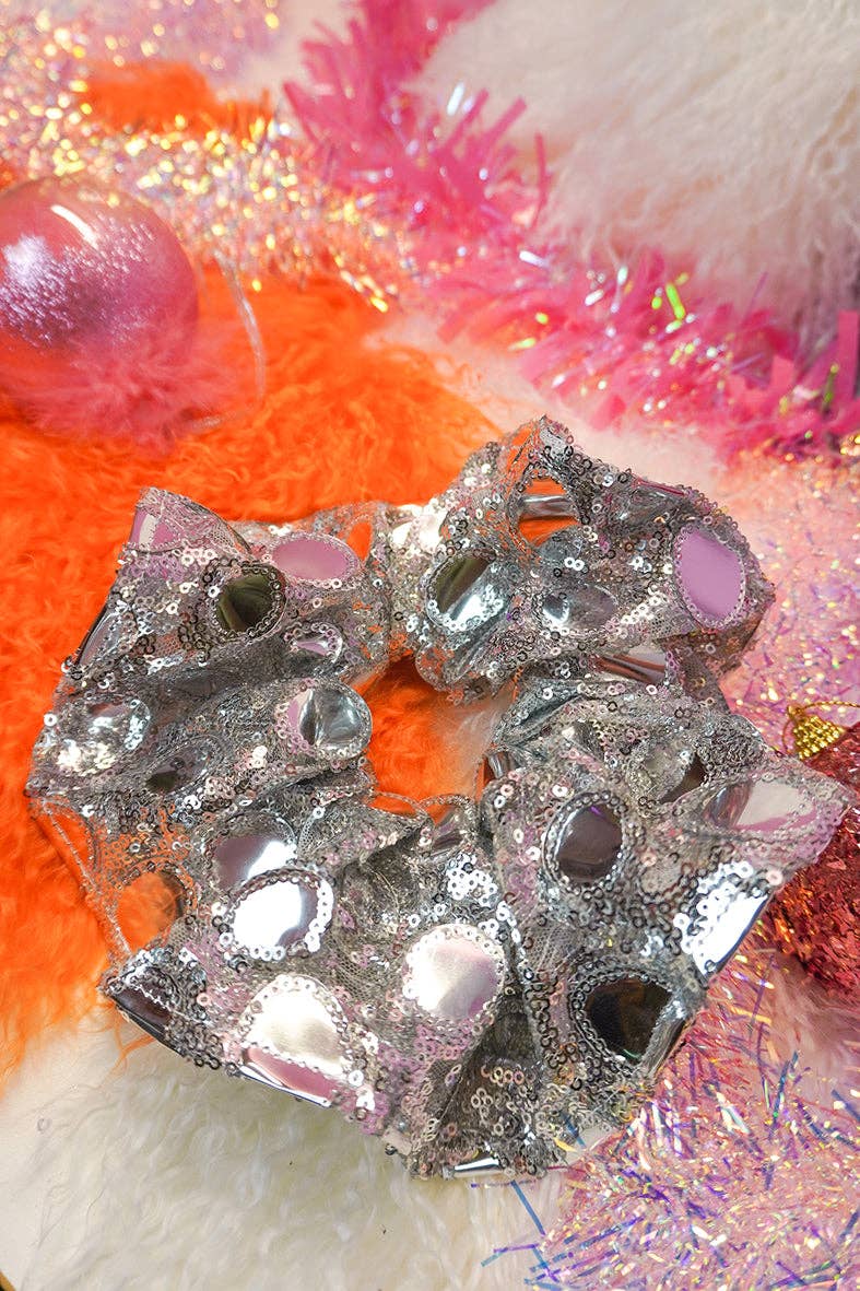 Isolated Heroes – Engroshandel Scrunchie – Kvinder – Barbarella Sølv Paillet Super Scrunchie4