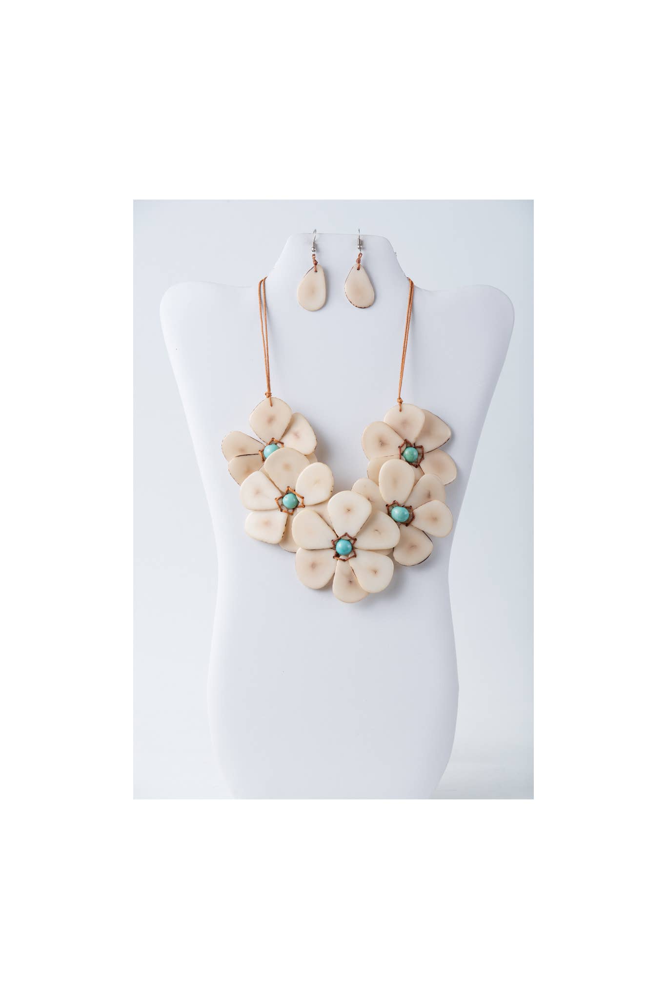 TaguArtsy - Vente Parures de bijoux - Ensemble de colliers Tagua bio Becca Flower11