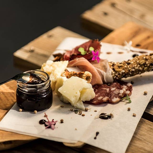 Epicurean Pantry - Wholesale Honey - Black Garlic Honey – Sweet Meets Umami4