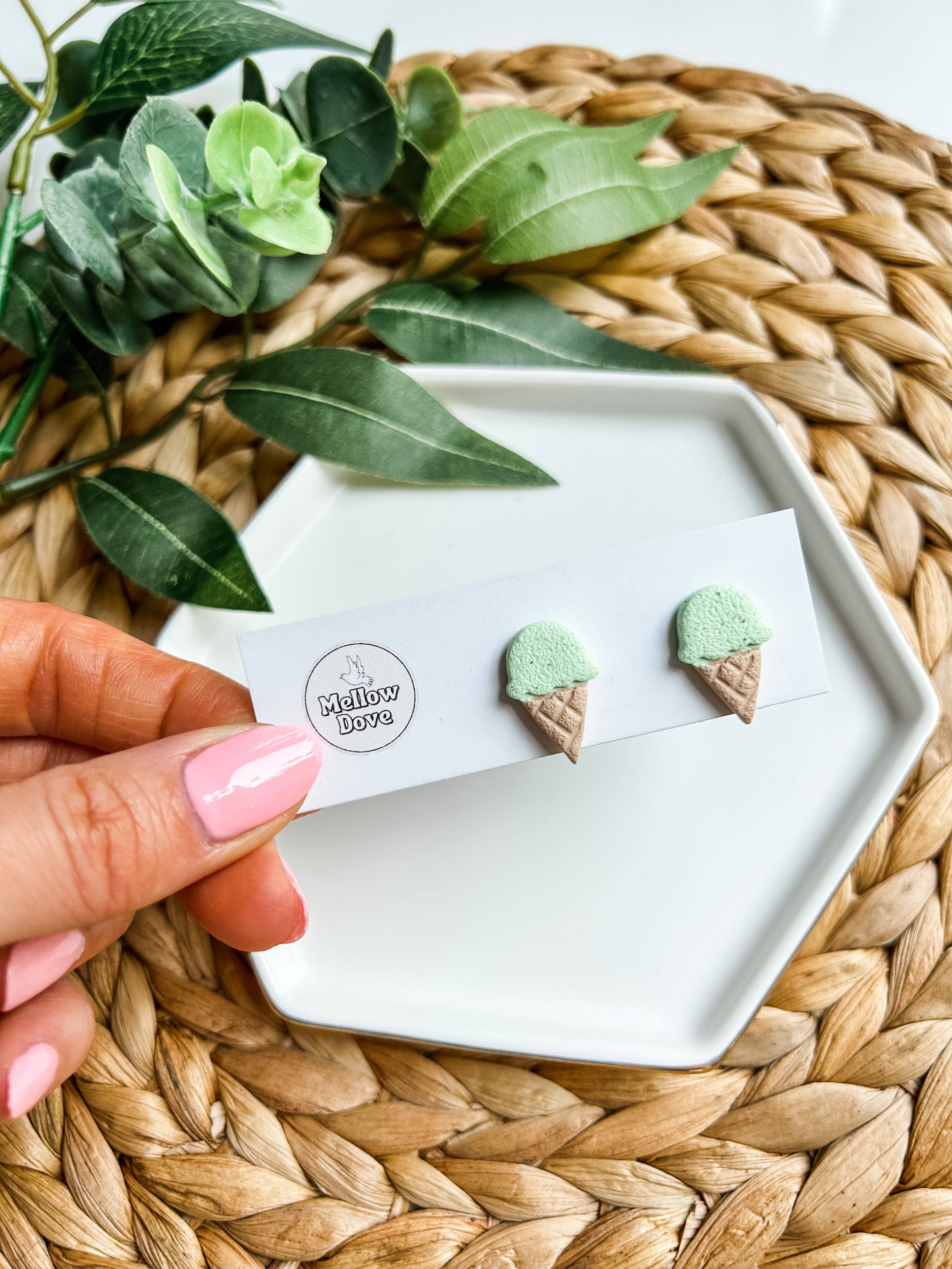 Mellow Dove Designs – Engroshandel Ørestikkere – Ice Cream Cone Stud øreringe | Boho sommerlerøreringe1