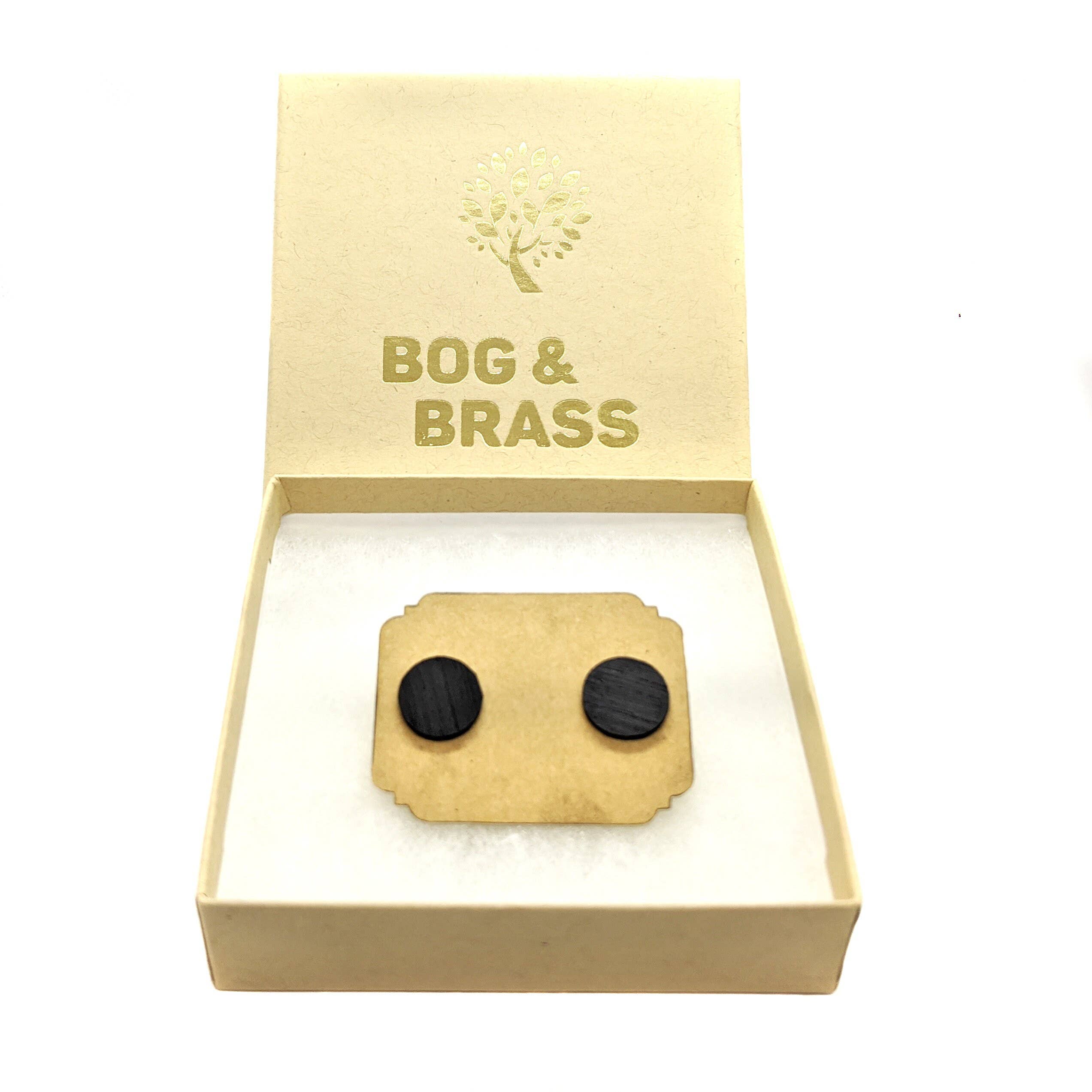 Bog and Brass – wholesale Solitärörhängen – Irish Bog Oak örhängen i sterlingsilver med studs0