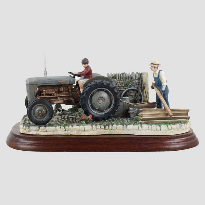 Gouden Herinneringen Border Fine Arts Tractor voor wholesale door Grays 1922