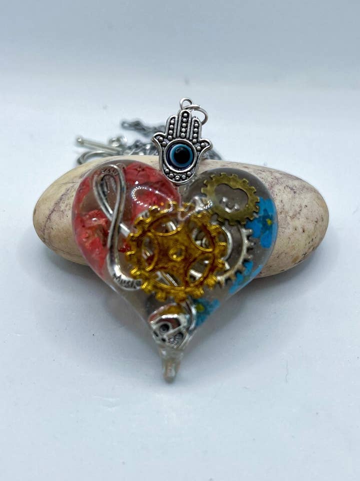 Steampunk oppustede hjerte halskæde for engroshandel hos Vivian Treasury