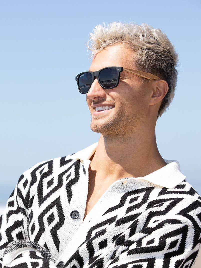 Blue Planet Eco-Eyewear - Vendita all'ingrosso Occhiali da sole - Uomo - Bodie - Onice opaca, legno zebrato, lenti polarizzate fumé3