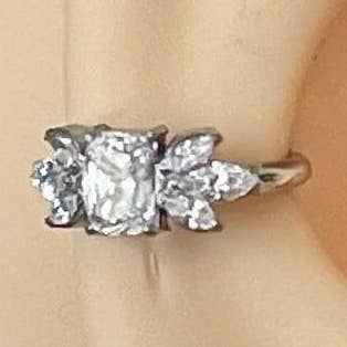 Elara Body Jewelry - Wholesale Single Earring - Silver Conch Piercing (16G | 8mm or 10mm | Titanium | Silver or Gold)8