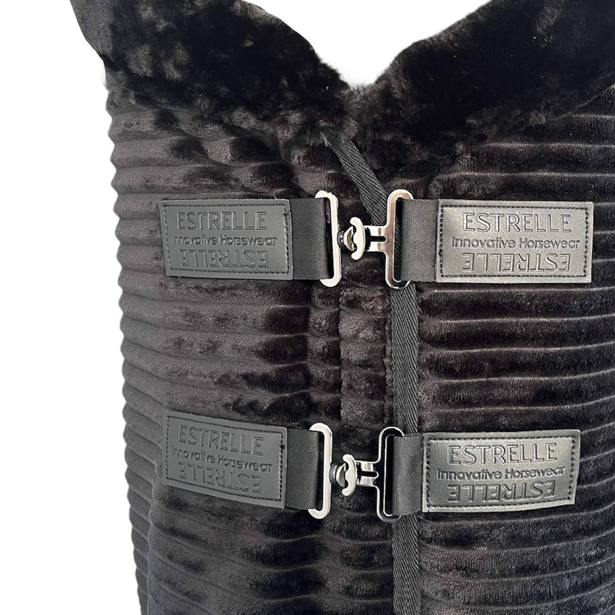 ESTRELLE - Vente Équipement d’équitation - Couverture de cheval de luxe en fausse fourrure noire 1