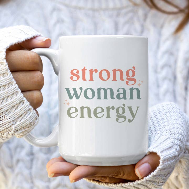 15 oz sterke vrouw keramische koffiemok, vrouwen empowerment mok voor wholesale door Amber Marie Design