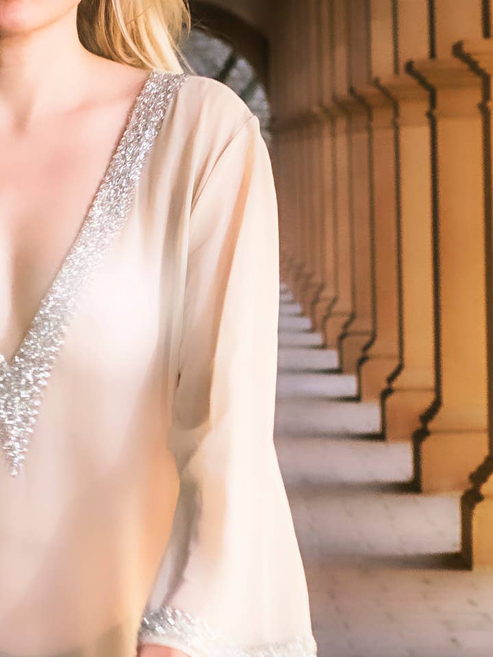 Tunica corta avorio unica nel suo genere per la vendita all'ingrosso da parte di Designz by Raga