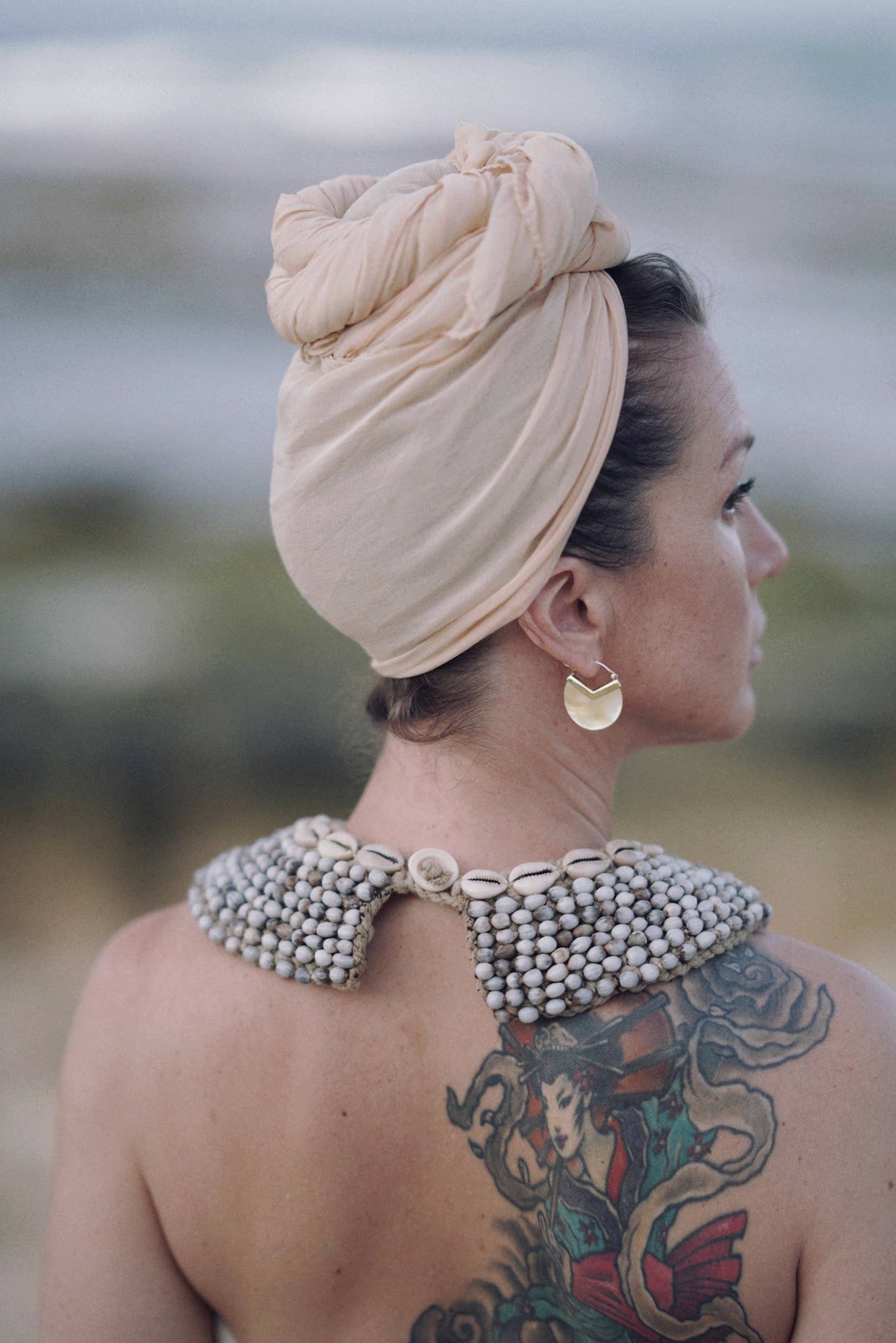 Bonisita - Vendita all'ingrosso Collane a bavaglio - Collana tribale vintage Cowrie Shell & Seeds di Papua1