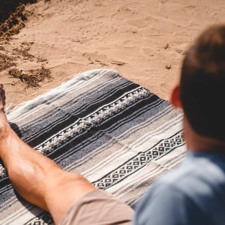 West Path - Vendita all'ingrosso Plaid - Coperta messicana in lana - nera, grigia e bianca2