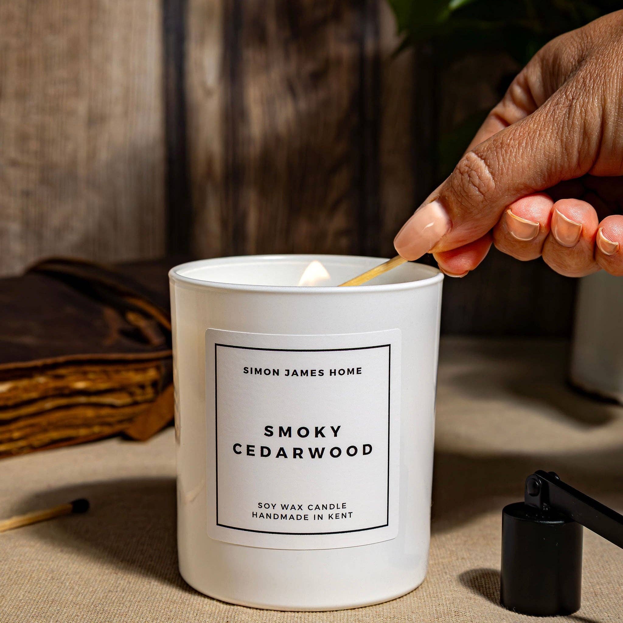 Simon James Home – wholesale Jar/filled candle – Smoky Cedarwood Handmade Soy Wax Candle4