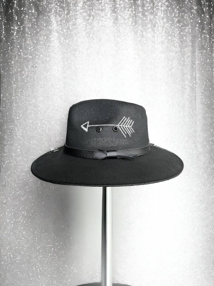 Chapeau en jute peint Archer pour la vente par Bella Soul