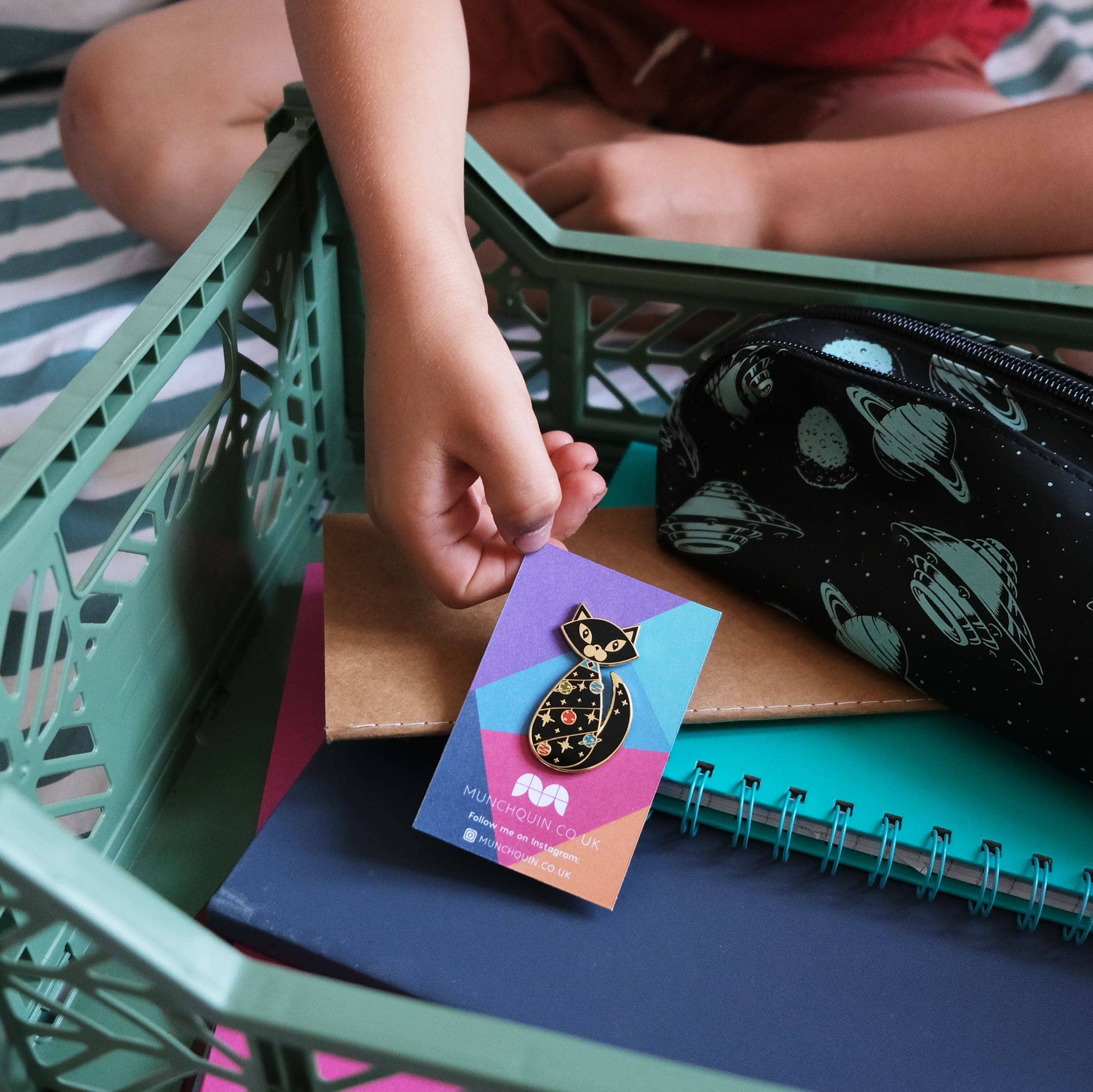 Hey There Munchquin - Vente Épinglettes/boutons - Broche en émail dur Atomic (Christmas) Kitten1