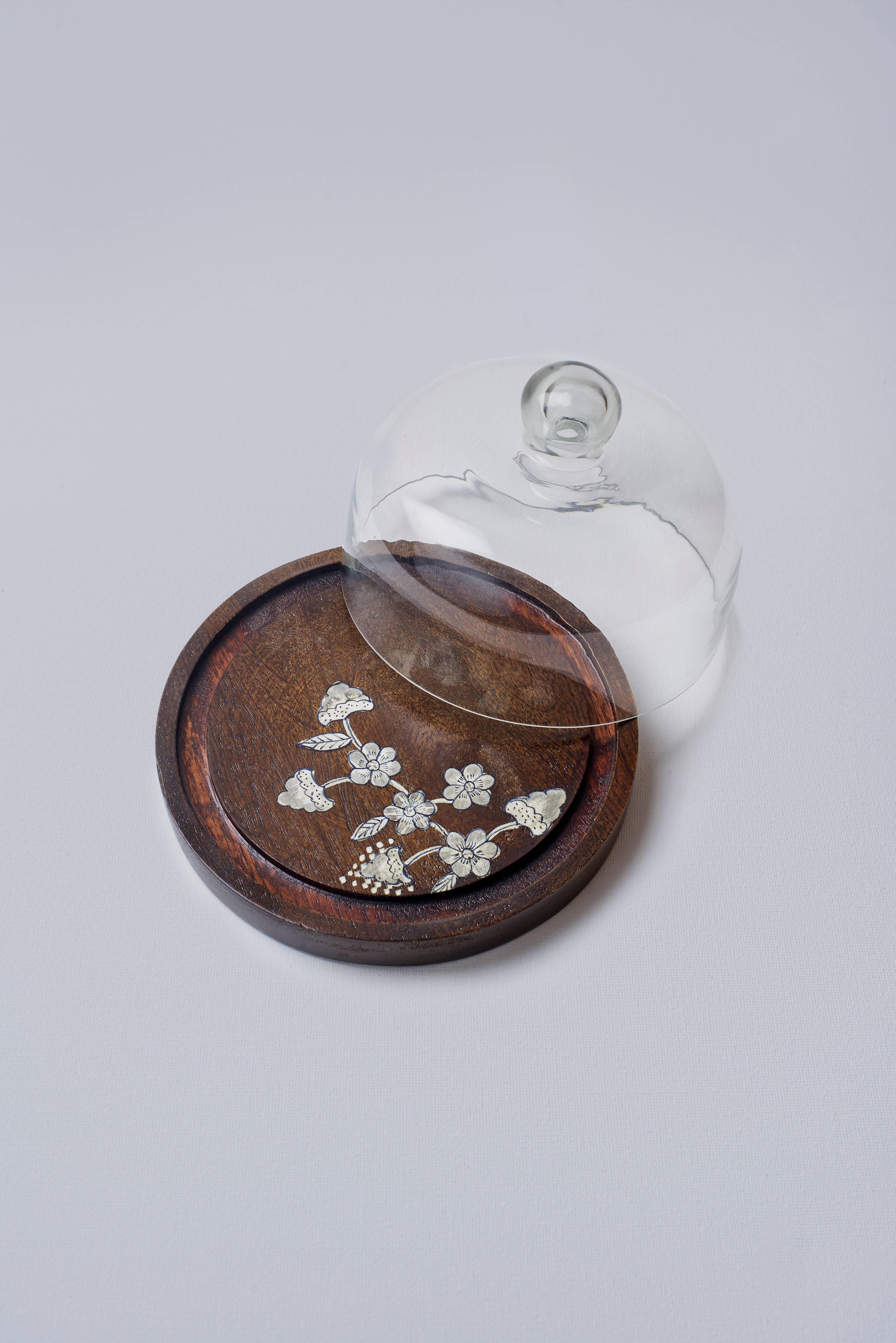 Atolia Designs – wholesale Tårtfat – Handmålad brun träklocka1