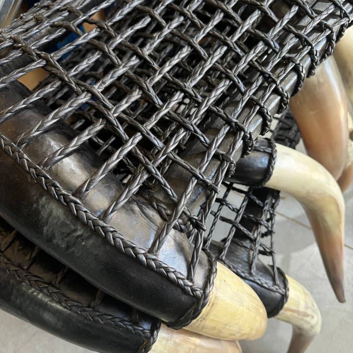 EA DECO NATUREL & DESIGN – Banco por atacado – Banco Savana em Chifre e tiras de couro5