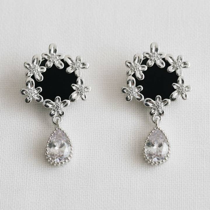 Blomsterinspirerede zirconia dråbeøreringe for engroshandel hos Ellemadera
