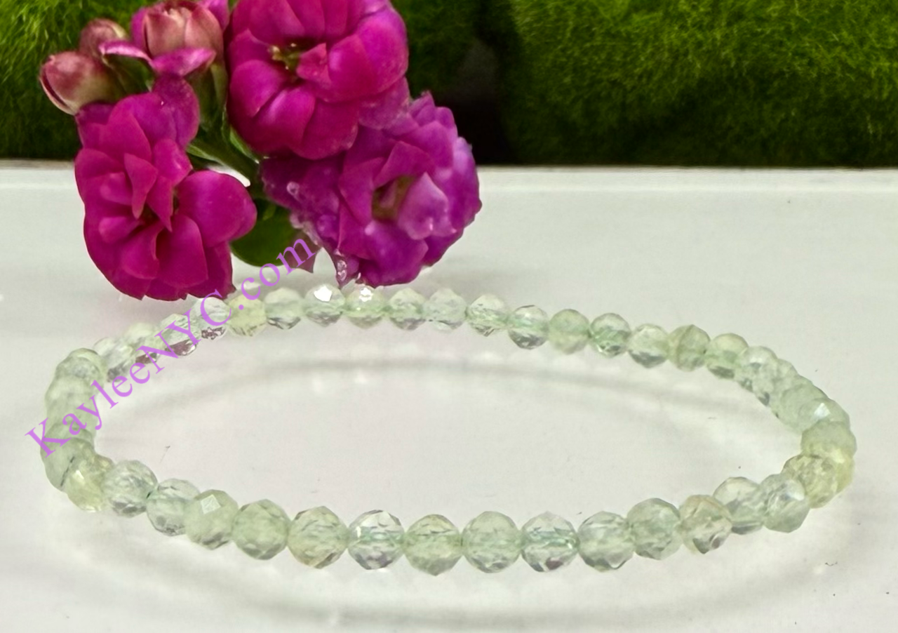 KayleeNYC – Großhandel Perlenarmband – Naturarmband aus facettierten Prehnit-Kristallen, 4 mm, 19 cm dehnbar5