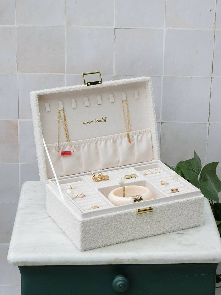 Louise teddy jewelry box for wholesale by Maison Scarlett