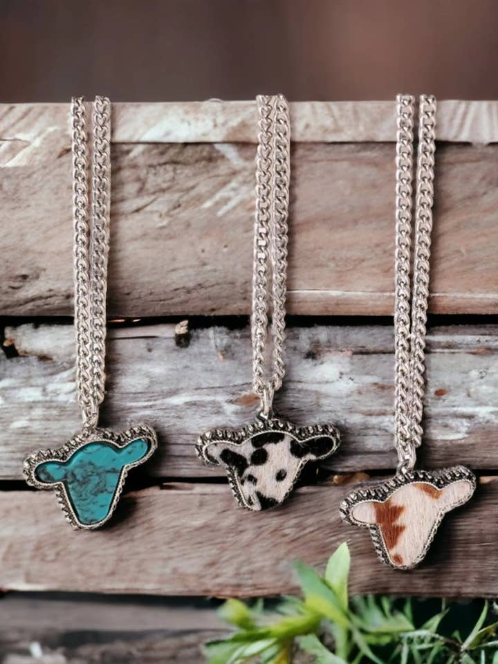Colar Cabeça de Vaca Um Pouco Delicado por atacado de The Bling Barn