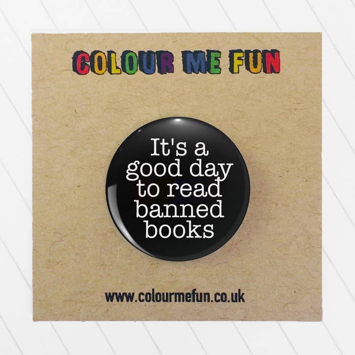Pin con texto en inglés «It's A Good Day to Read Banned Books» para venta al por mayor de Colour Me Fun