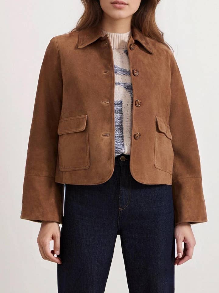 Veste en daim à boutons avec poches à rabat et col classique pour la vente par Anna Kaci Wholesale