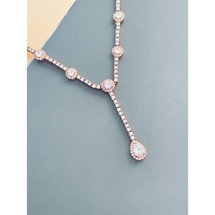 JohnnyB Jewelry - Vente Sautoir et collier en Y - MELODY - Collier avec zircone cubique avec pierres larmes en or rose
