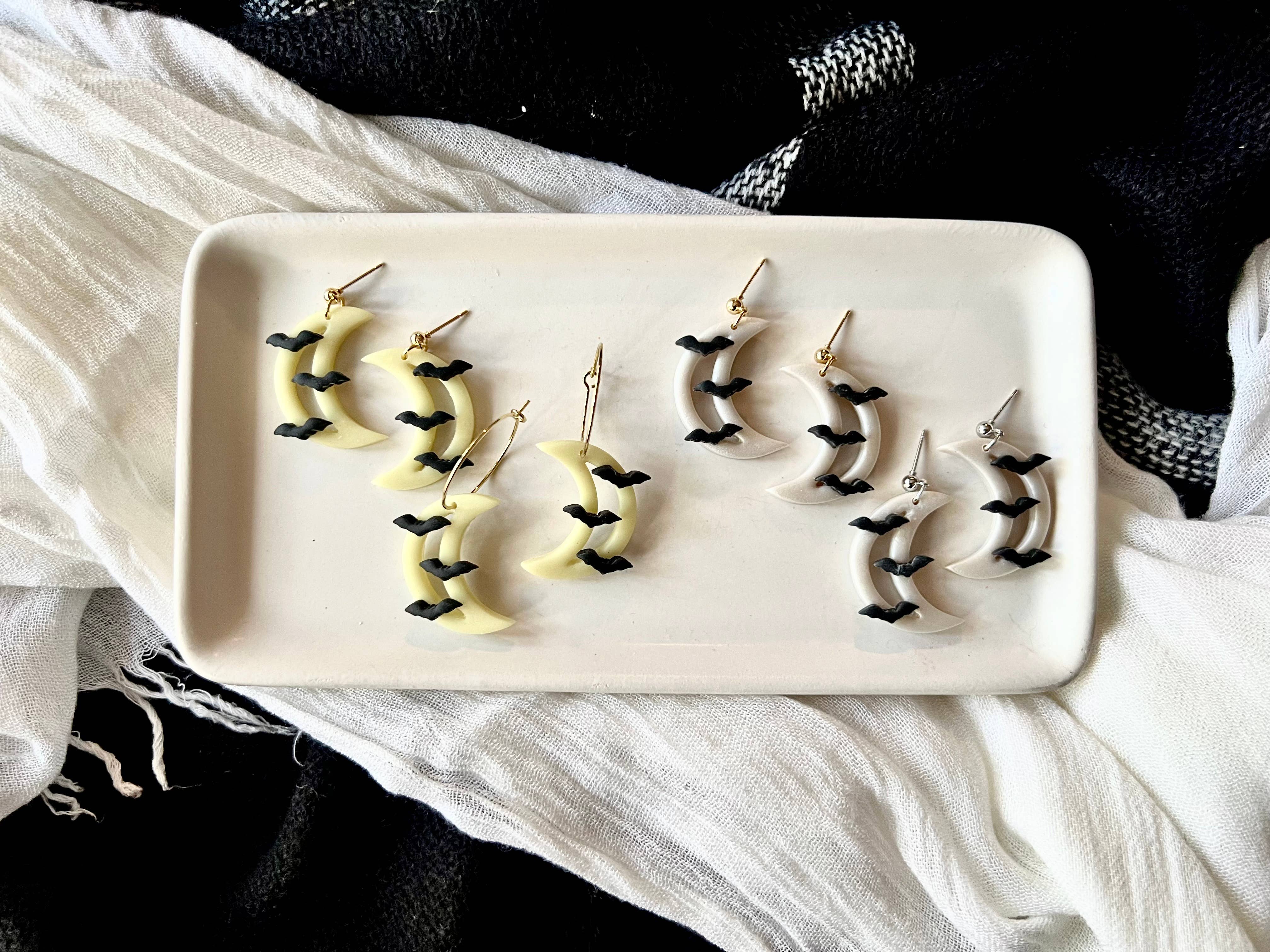 SeizeTheClayJewelry - Wholesale Hangende/ronde oorbellen - Vleermuis Maan Oorbellen, Maan Klei Oorbellen, Vleermuis Klei Oorbellen3