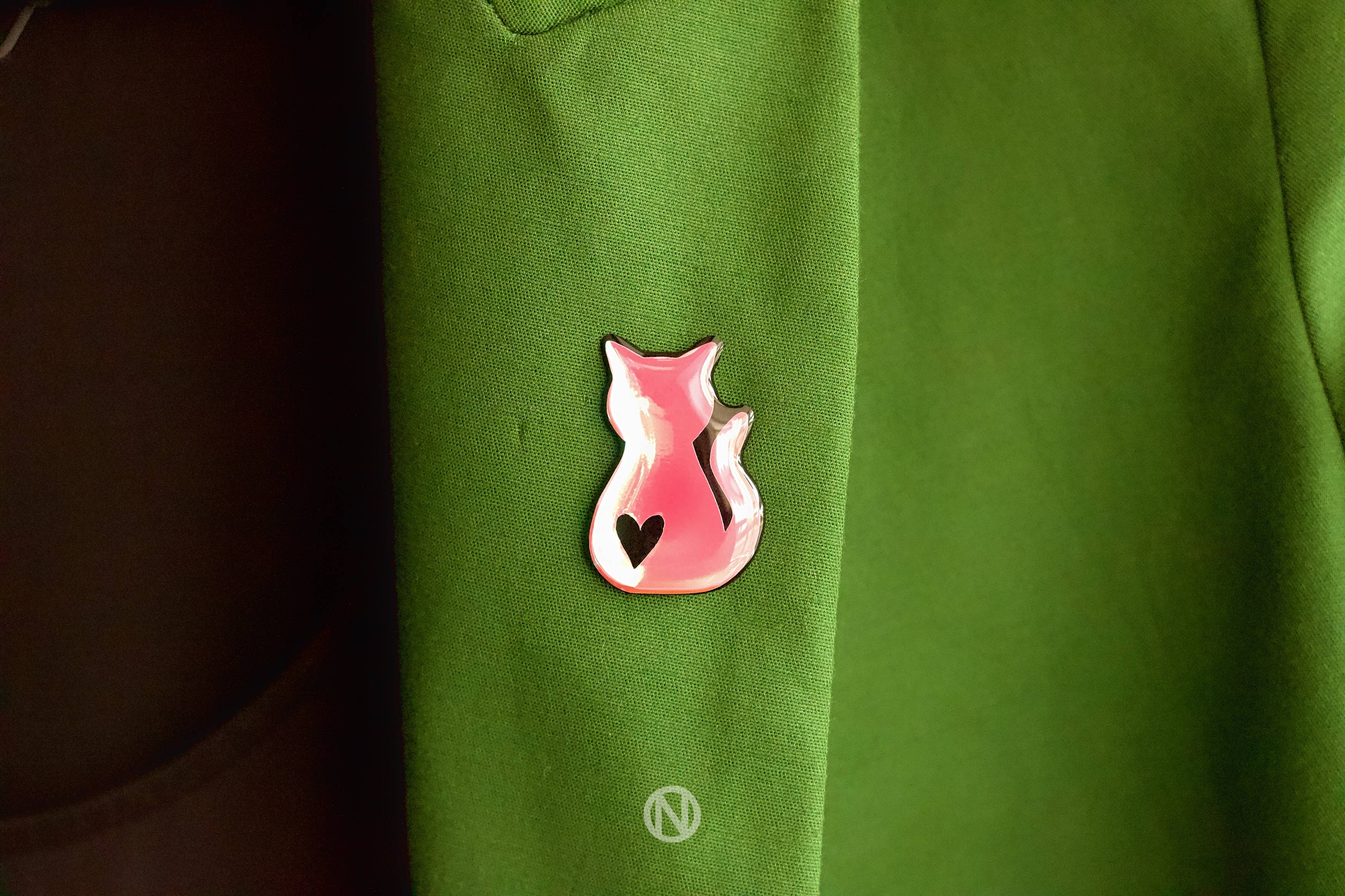 Roze Sparkle Kattenspeldbroche - handgemaakt op bestelling voor groothandel op Faire1