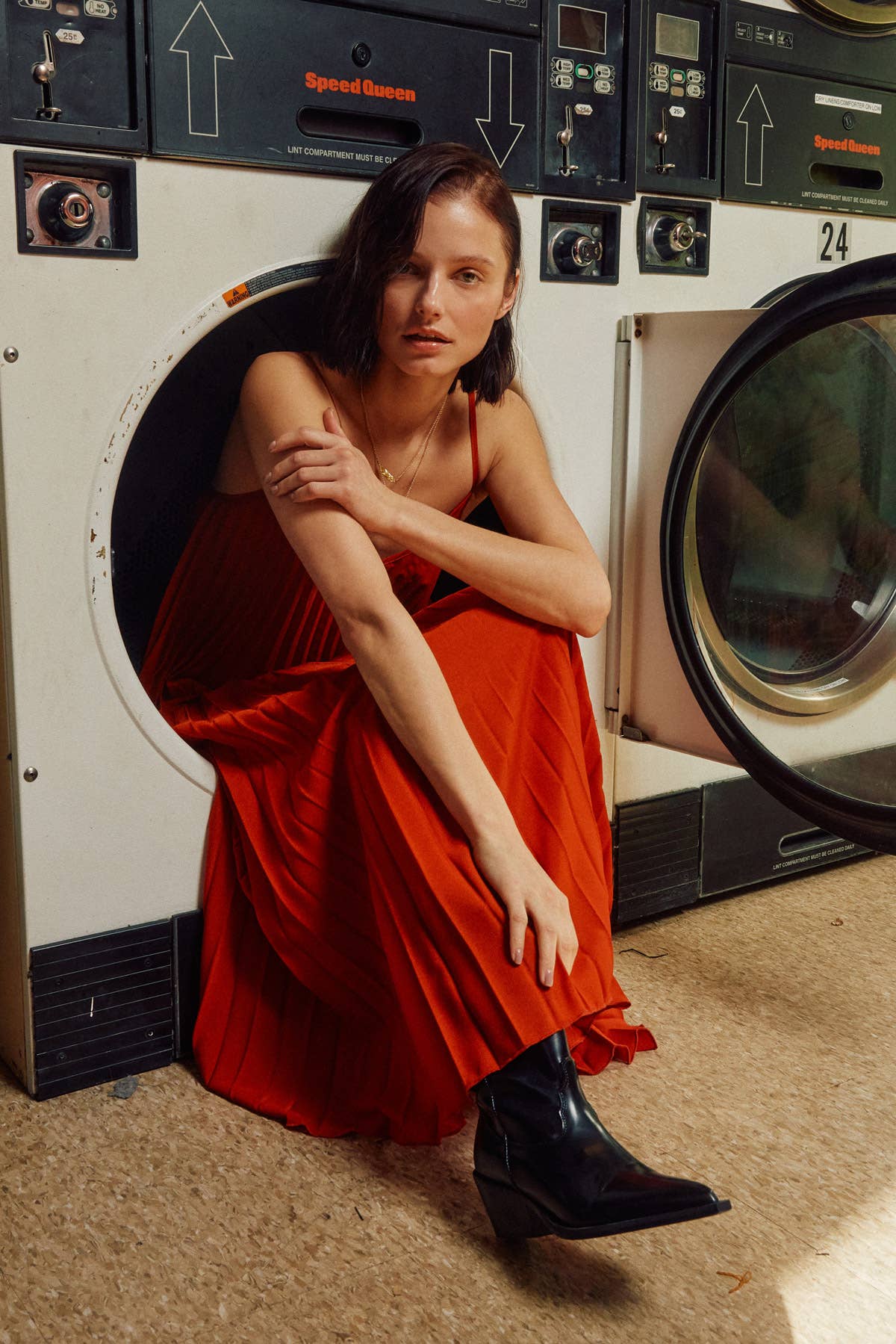 Lara Daisy - Vendita all'ingrosso Vestito - Donna - Abito midi a canotta plissettata13