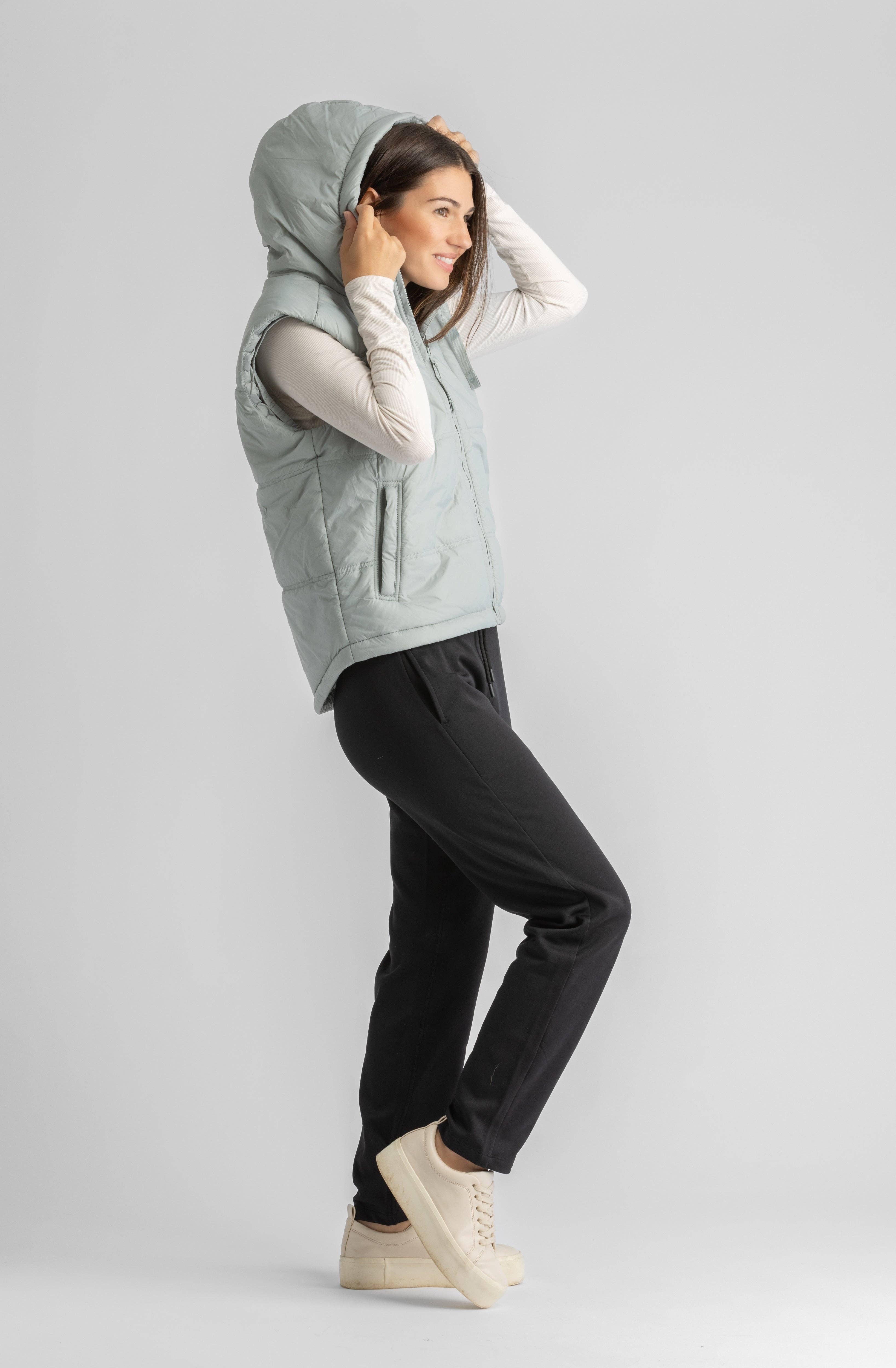 LIV Outdoor – Großhandel Oberbekleidungsweste – Damen – Daphne, superweiche Daunenjacke mit Kapuze für Damen1