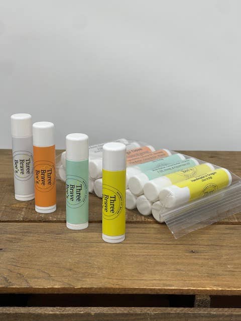 Lippenbalsem met gemengde bijenwas voor wholesale door Three Brave Bees