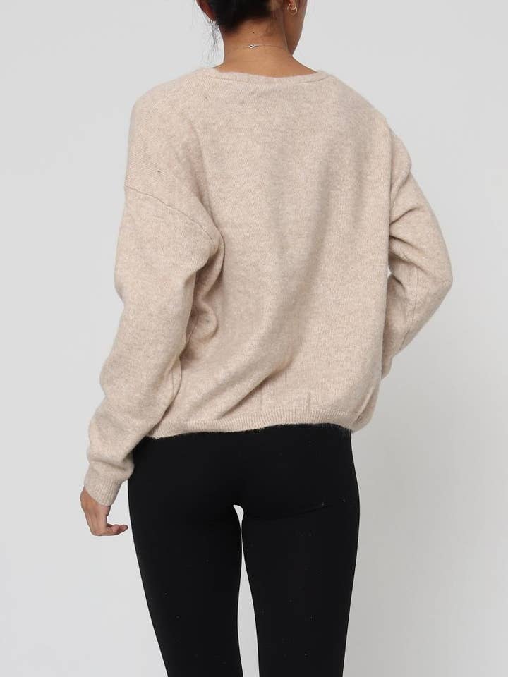 DIX-ONZE - Wholesale Cardigan - Women's - V-Neck Buttoned Cardigan – Relaxed Fit and Soft Finishes7