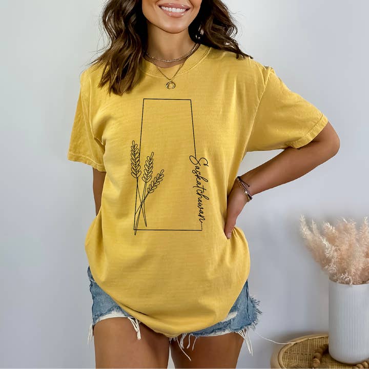 DIYxe - Wholesale Screen Printed T-Shirt - Women's - Saskatchewan Line Art Shirt | Saskatchewan Apparel
