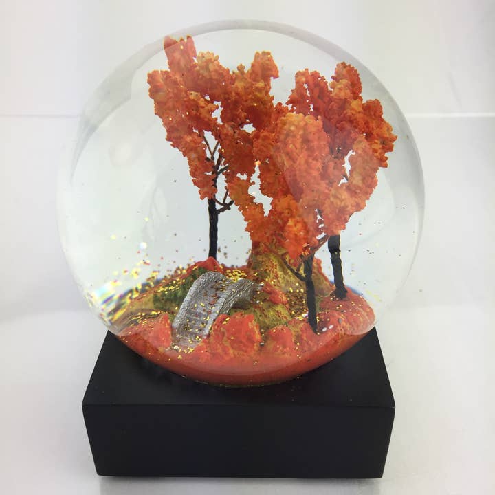 CoolSnowGlobes - Wholesale Snow Globe - Autumn Snow Globe4