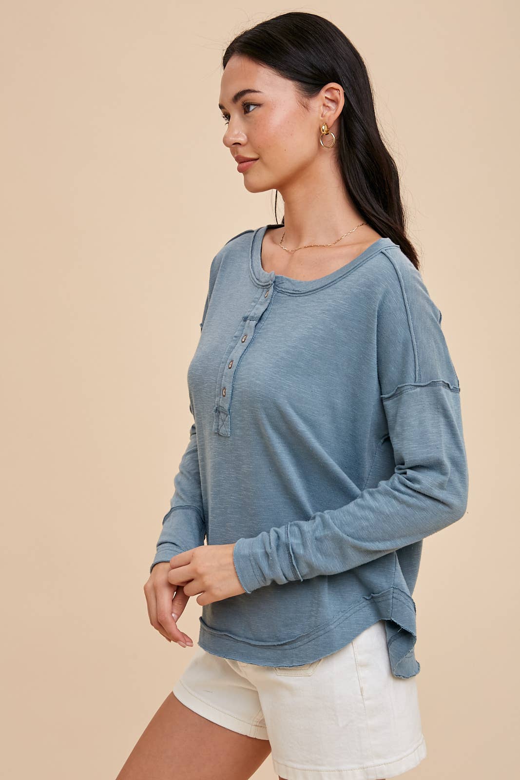 In Loom – wholesale Knit top – Women's – GARMENT WASHED RAW HEM HENLEY TEE1