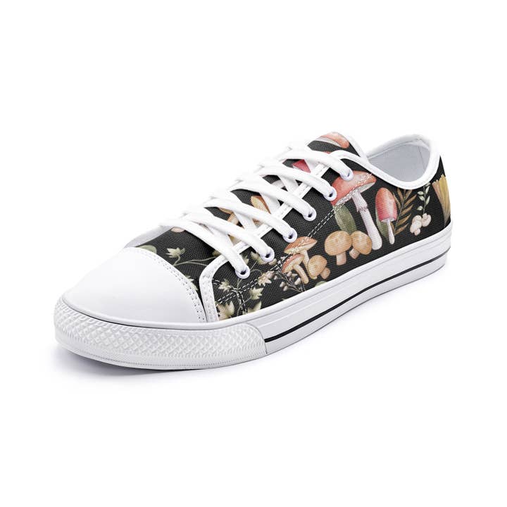 Cottagecore roze paddenstoel in zwarte uniseks lage canvas schoenen voor wholesale door Oh Pote