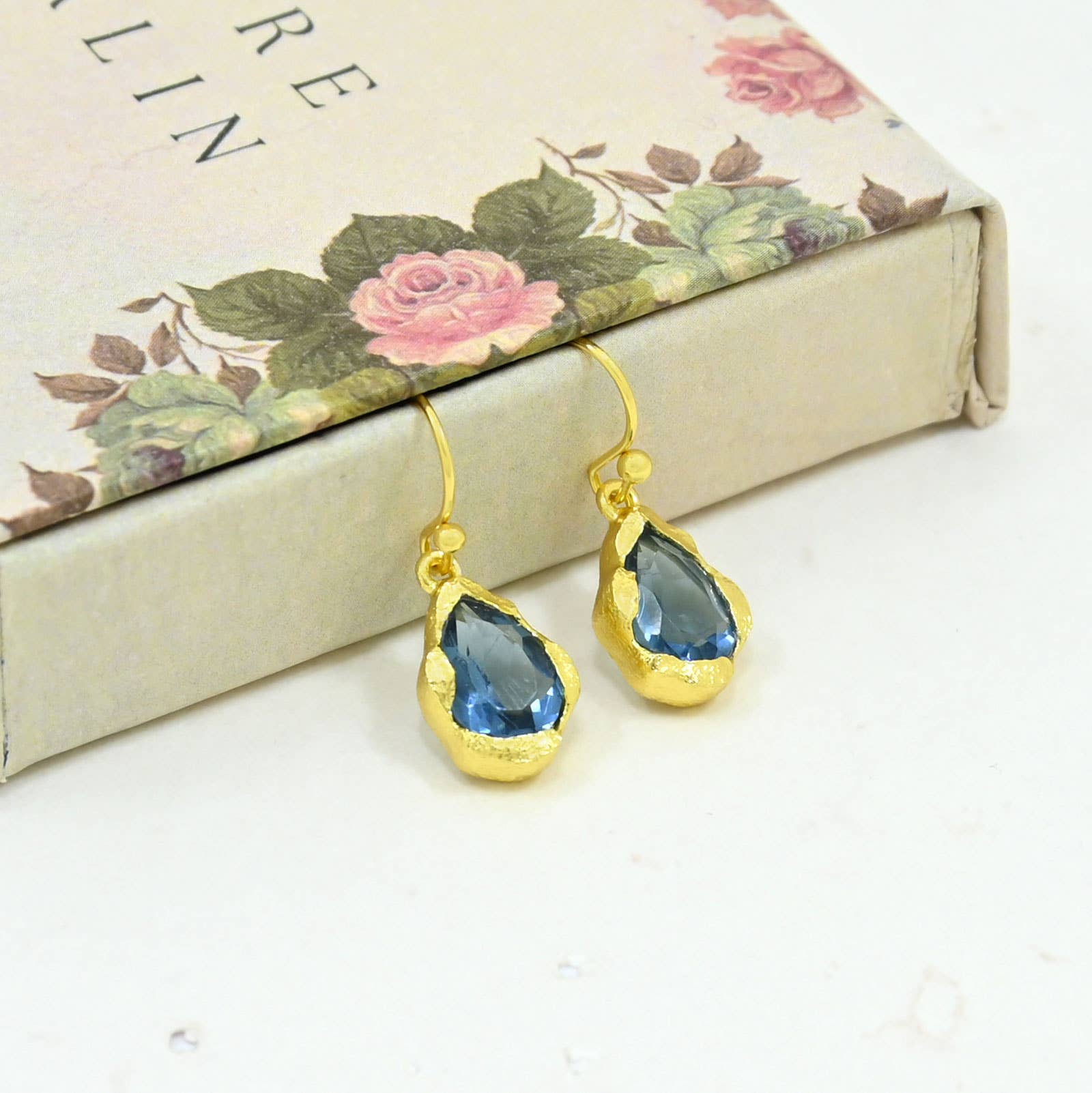Schmuckoo Berlin - Wholesale Dangle Earrings - Kailany Earring Gold Plated - Blue Iolite2
