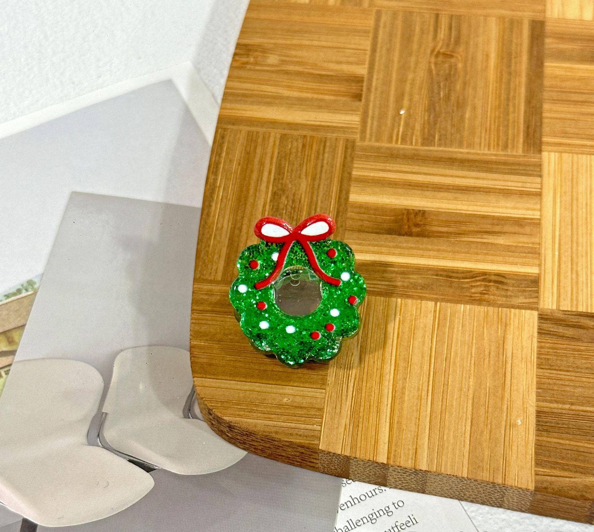 SoapElenGlen – wholesale Hair clip – Women’s – Mini Glitter Christmas Themed  Hair Claw Clips0