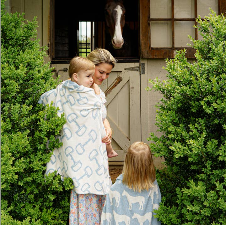 In2Green - Wholesale Bedding Blanket - Kids & Baby - Baby Reversible Cotton Knit Blanket - Bits2