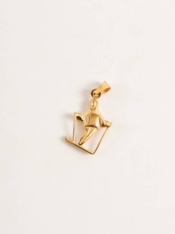 Pendentif Skieur Vintage pour la vente par The Adorn Co.