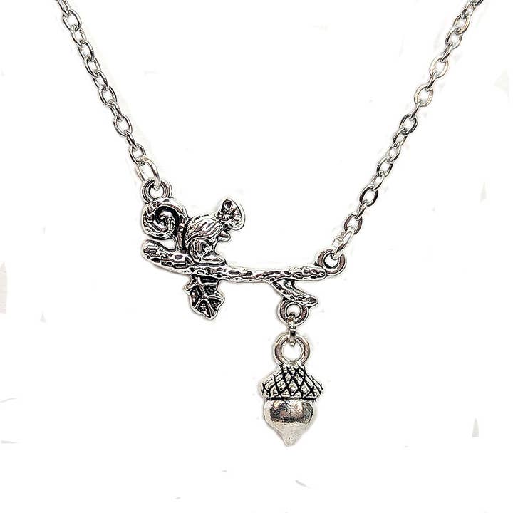 Stylish Jewelry Supply - Venta al por mayor Collares con colgantes/abalorios - Collar de plata antigua con ardilla en rama con bellota
