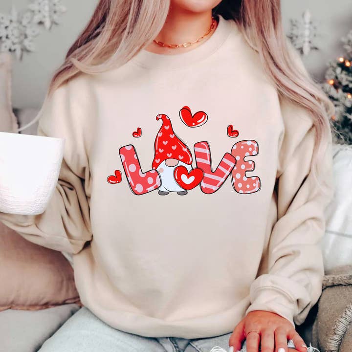 Camisola e Sweatshirt de Dia dos Namorados com Gnomo de Amor por atacado de SimplyAbloom