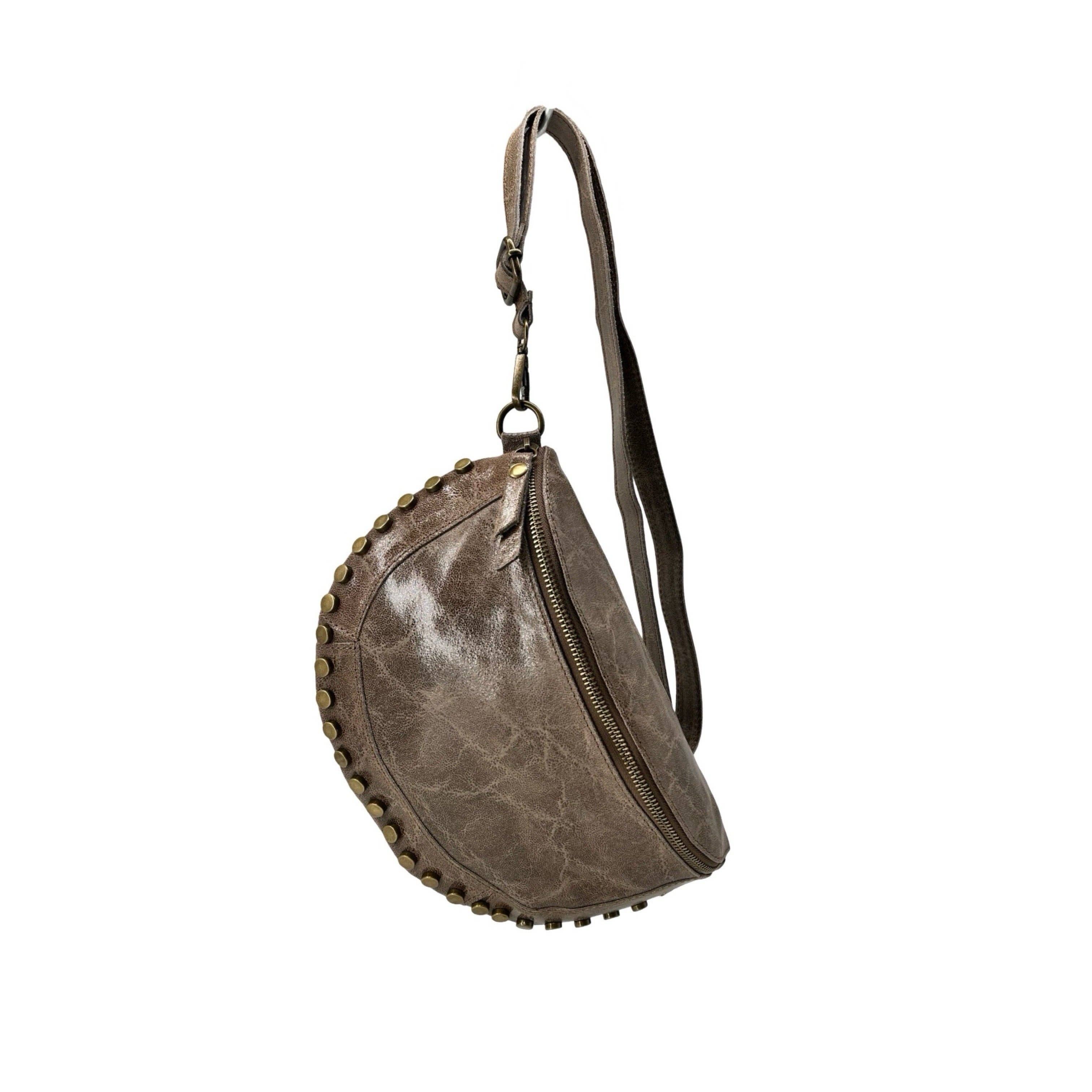 Louisa lee - Vente Sac ceinture – femme - SAC BANANE CUIR BROSSE CLOUTE1