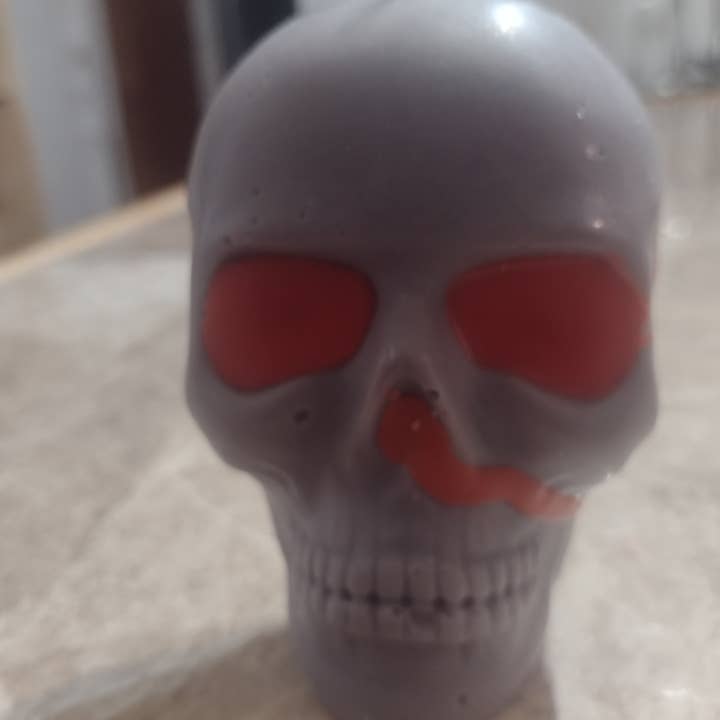 Karmesinrød Blik Dødningehovedlys for engroshandel hos Scent Fushion Candles