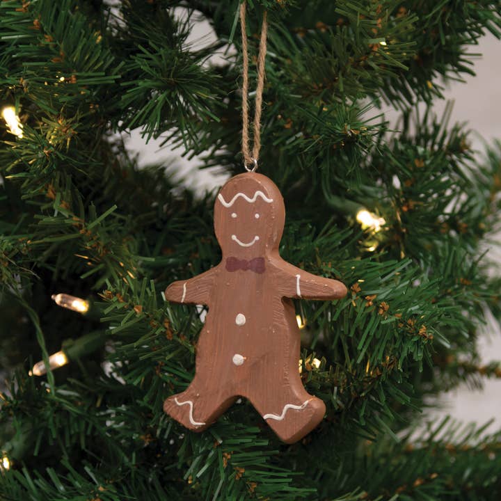 The Hearthside Collection – Engroshandel Pynt – Gingerbread Man julekagepynt i træ1